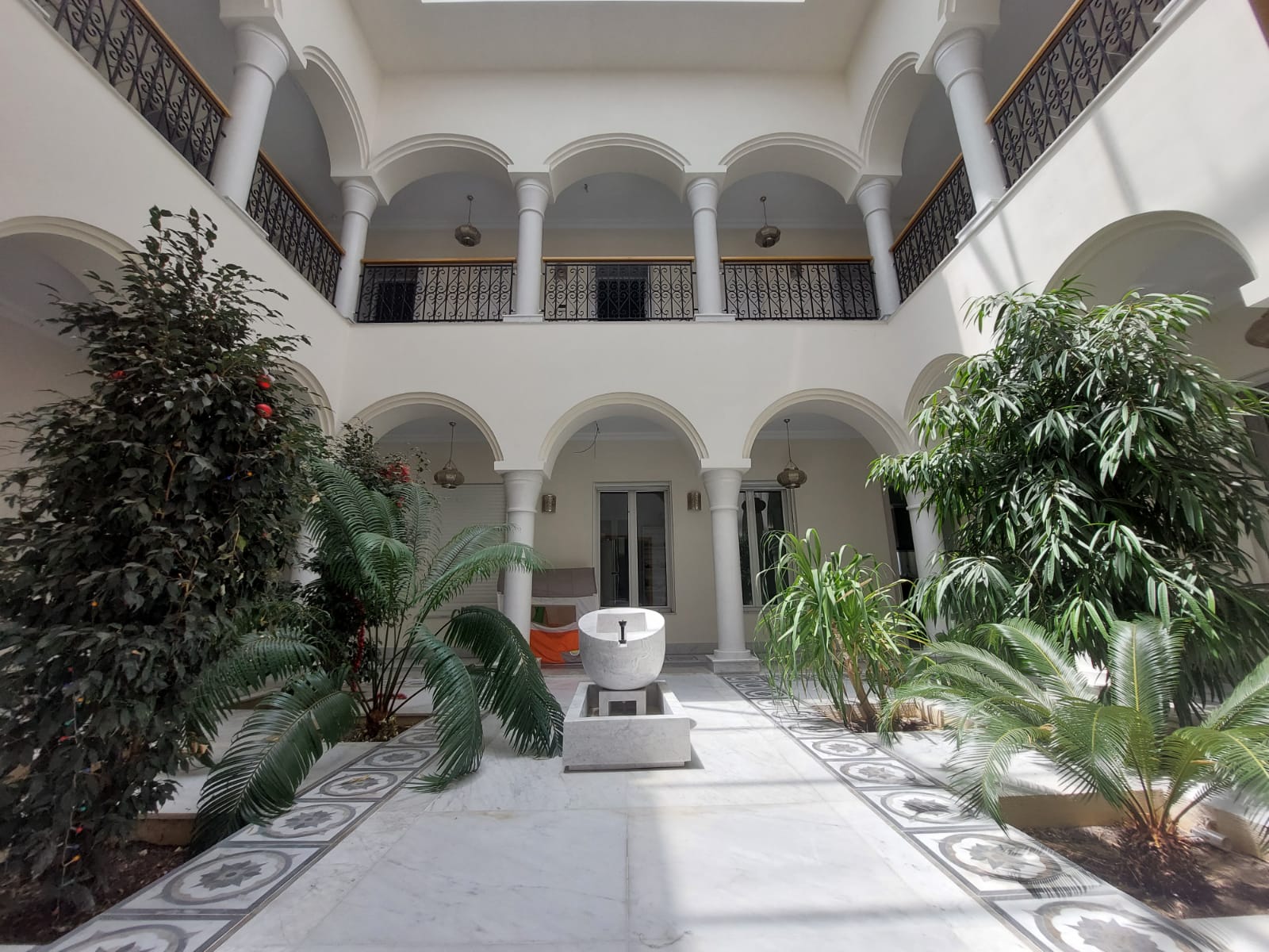 Villa de maître S+7 à La Soukra 